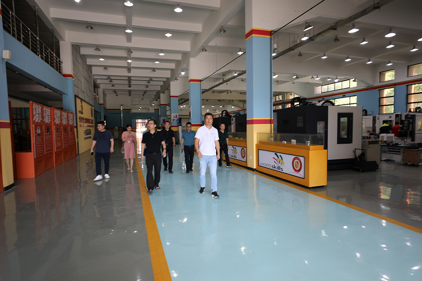 株洲市总工会副主席刘必林一行来爱体育网_爱体育网（中国）调研