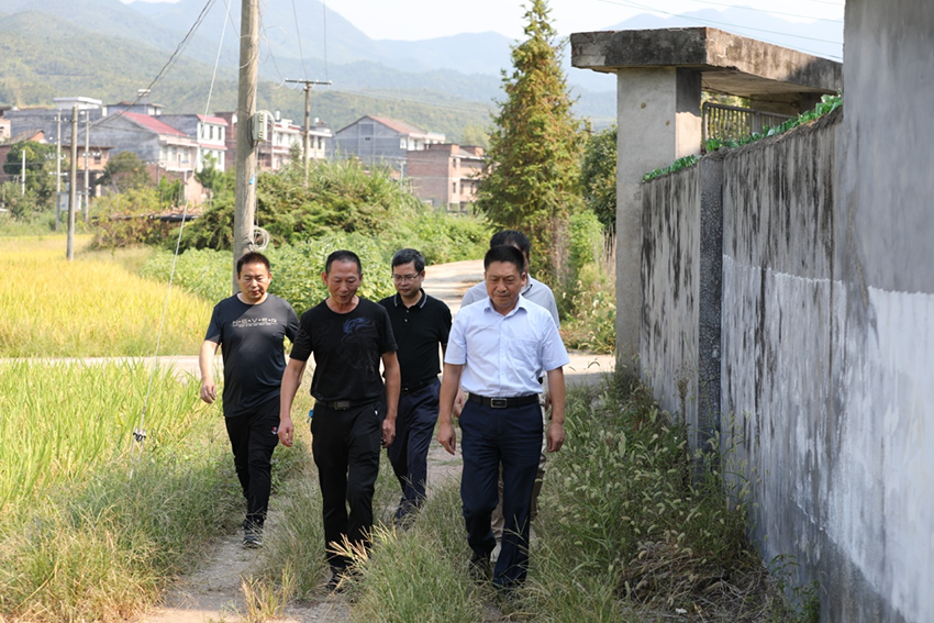 爱体育网_爱体育网（中国）党委书记张格林赴高水村开展乡村振兴专题调研