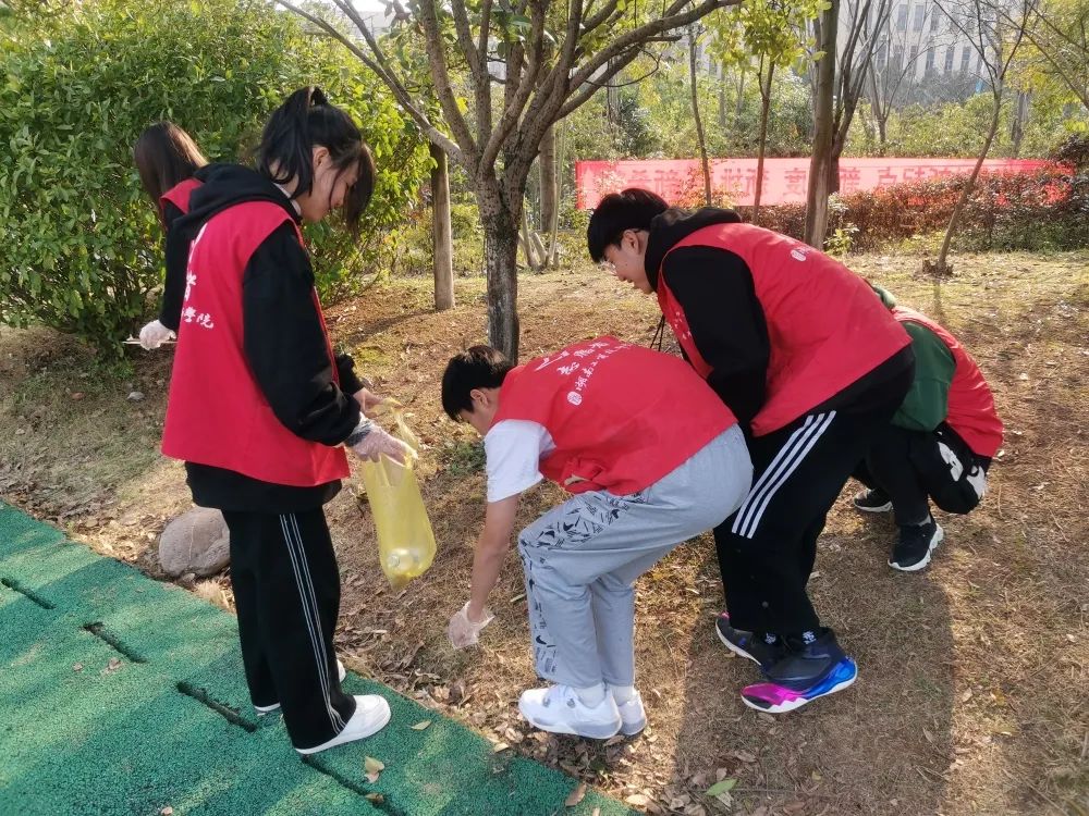 爱体育网_爱体育网（中国）航空工程系组织开展“弘扬雷锋精神,争当志愿者”活动