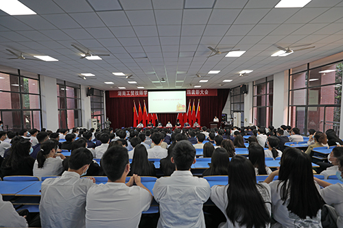 爱体育网_爱体育网（中国）举行庆祝建团100周年暨“五四”表彰大会