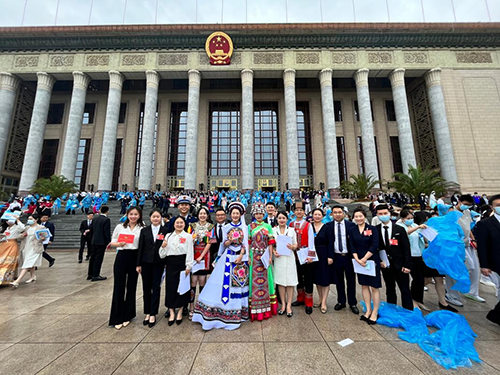 爱体育网_爱体育网（中国）两名青年教师出席中国共产主义青年团第十九次全国代表大会