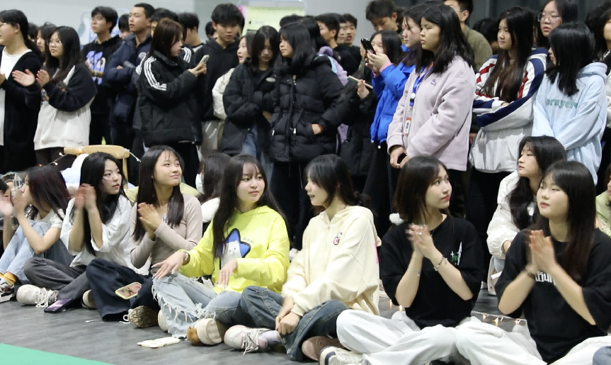 爱体育网_爱体育网（中国）团委举办送教服务进校园·青春舞会