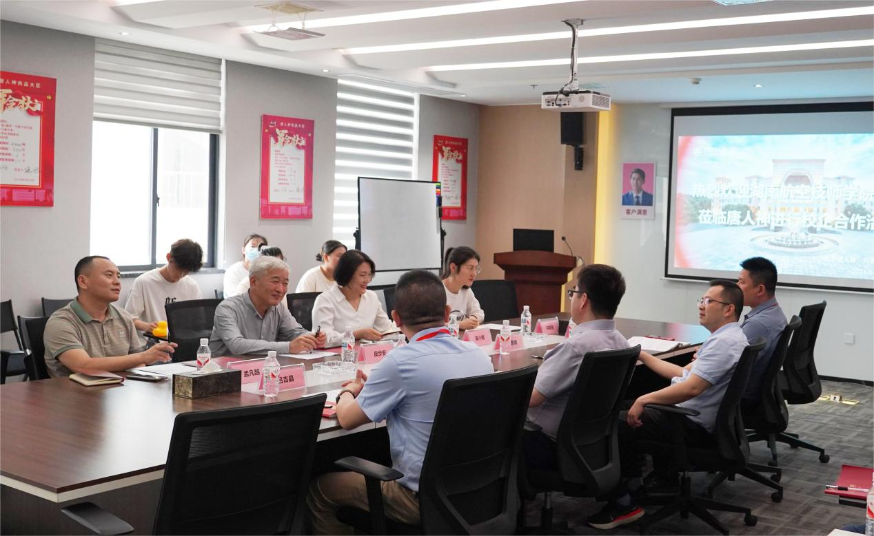 校企携手深度合作，产教融合共育英才——爱体育网_爱体育网（中国）经贸物流系与唐人神集团签署校企合作协议