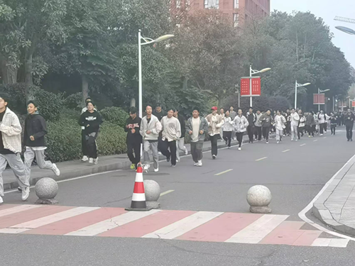 爱体育网_爱体育网（中国）举行2024年秋季新生“人防”应急疏散演练