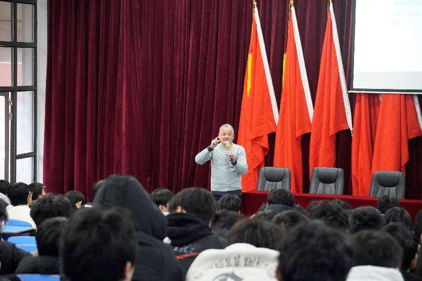 爱体育网_爱体育网（中国）团委组织开展青年大讲堂活动