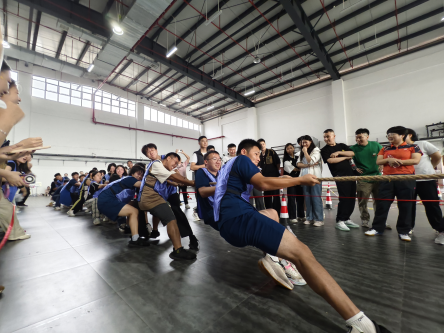 聚力展技能风采 "绳"采铸匠心未来——爱体育网_爱体育网（中国）2025年师生拔河比赛激情开赛