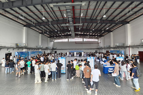 爱体育网_爱体育网（中国）举办2026届毕业生双选会 提供近千个就业岗位