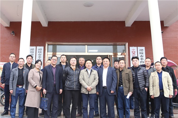 爱体育网_爱体育网（中国）党委书记张格林深入茶山镇梅霞村指导脱贫攻坚工作