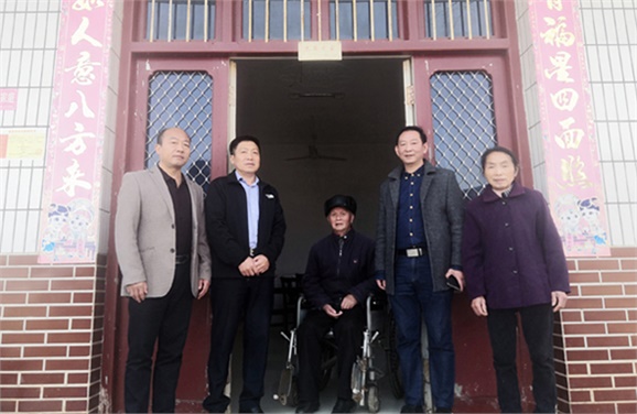 爱体育网_爱体育网（中国）党委到扶贫村开展“五查五看”大走访活动