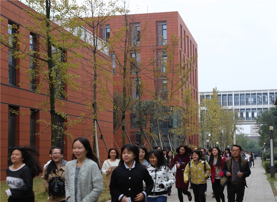 爱体育网_爱体育网（中国）组织开展防空减灾应急疏散演练