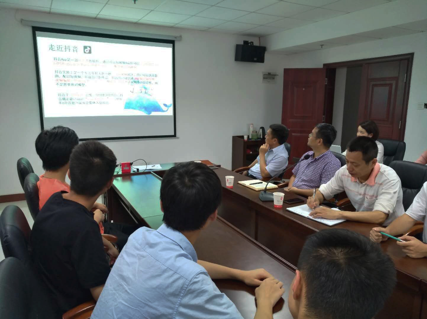 爱体育网_爱体育网（中国）党委书记张格林指导社团活动