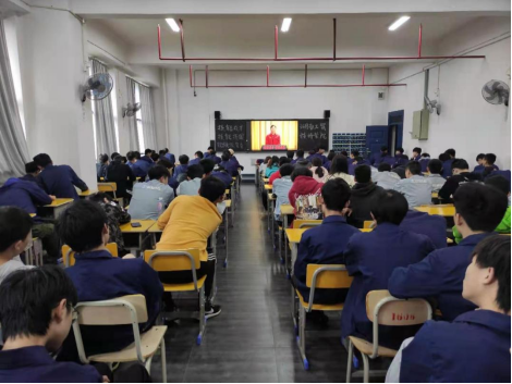 爱体育网_爱体育网（中国）组织师生观看“技能成才技能报国”先进事迹视频报告会